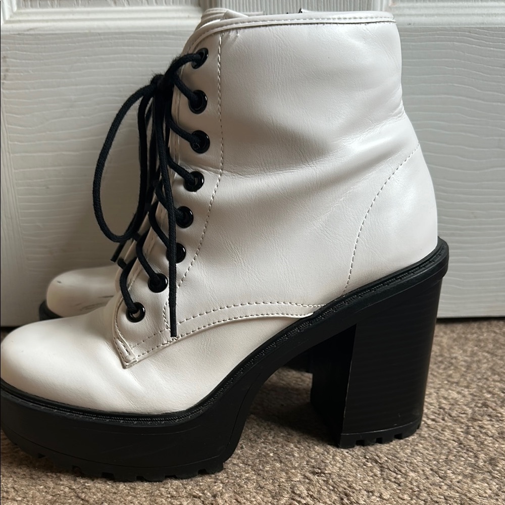 White and Black Combat Moto Boots - Picture 4 of 7